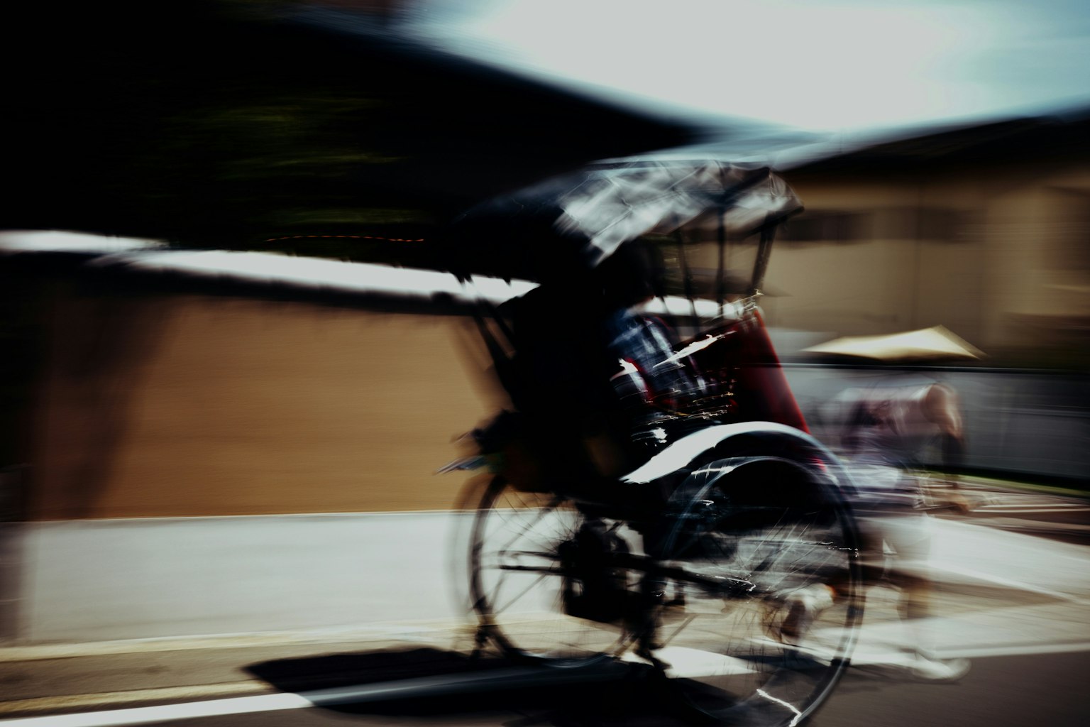 2025-08-blurred-moments-image-12