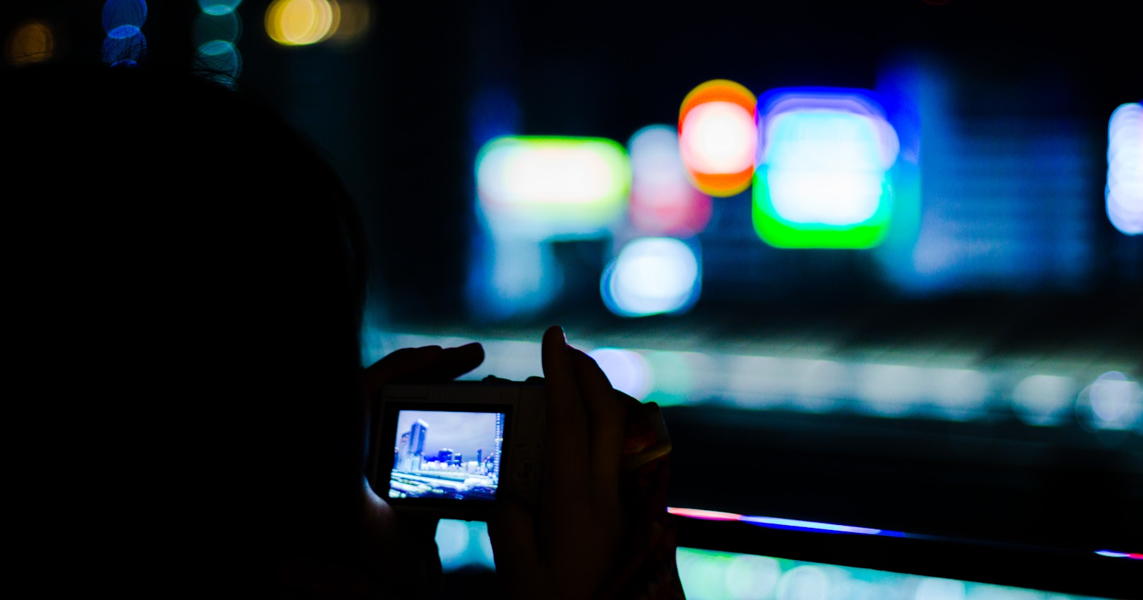 Existe-t-il un appareil photo utilisable de la main gauche ? | Release #243