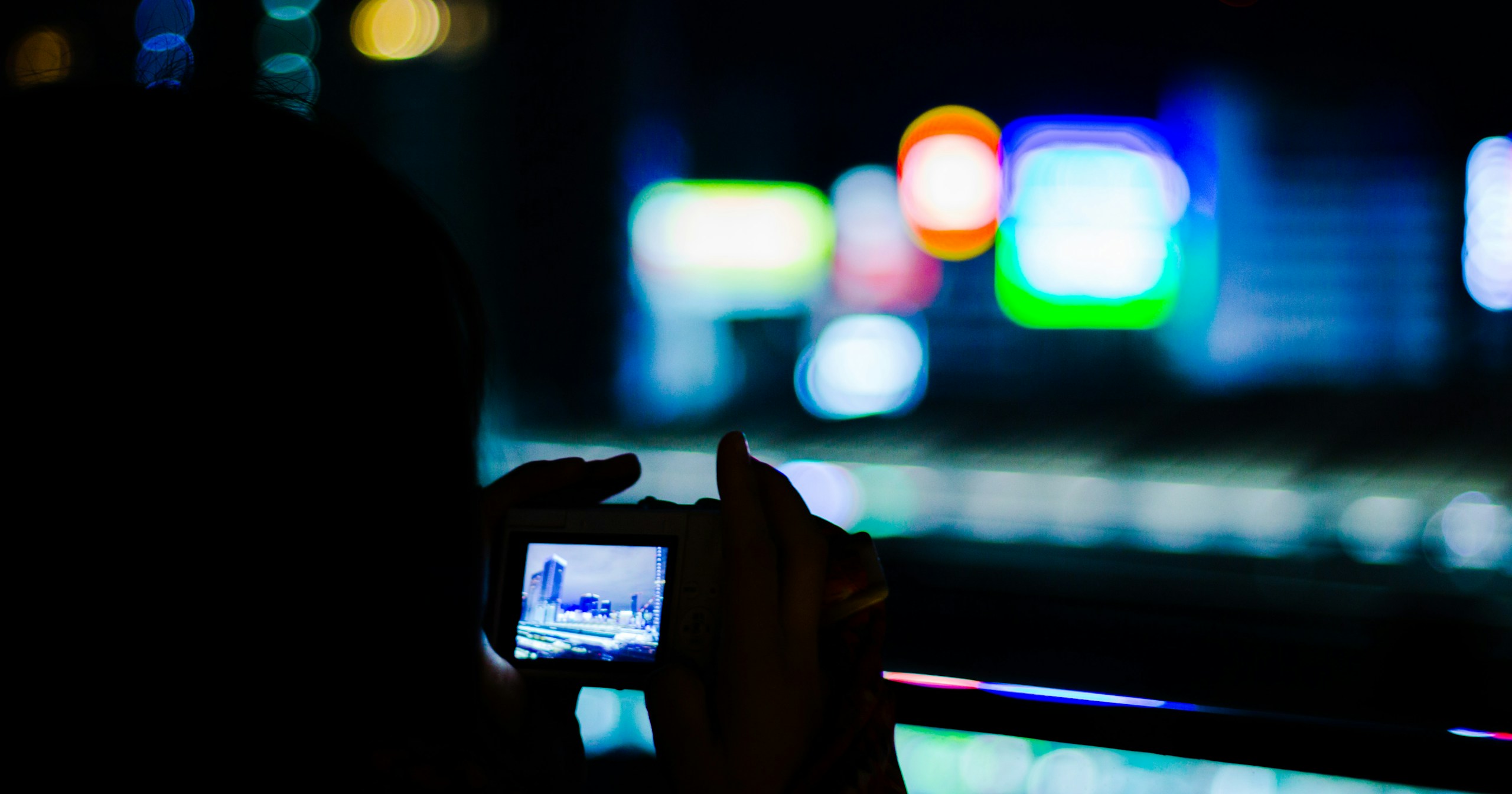 Existe-t-il un appareil photo utilisable de la main gauche ? | Release #243