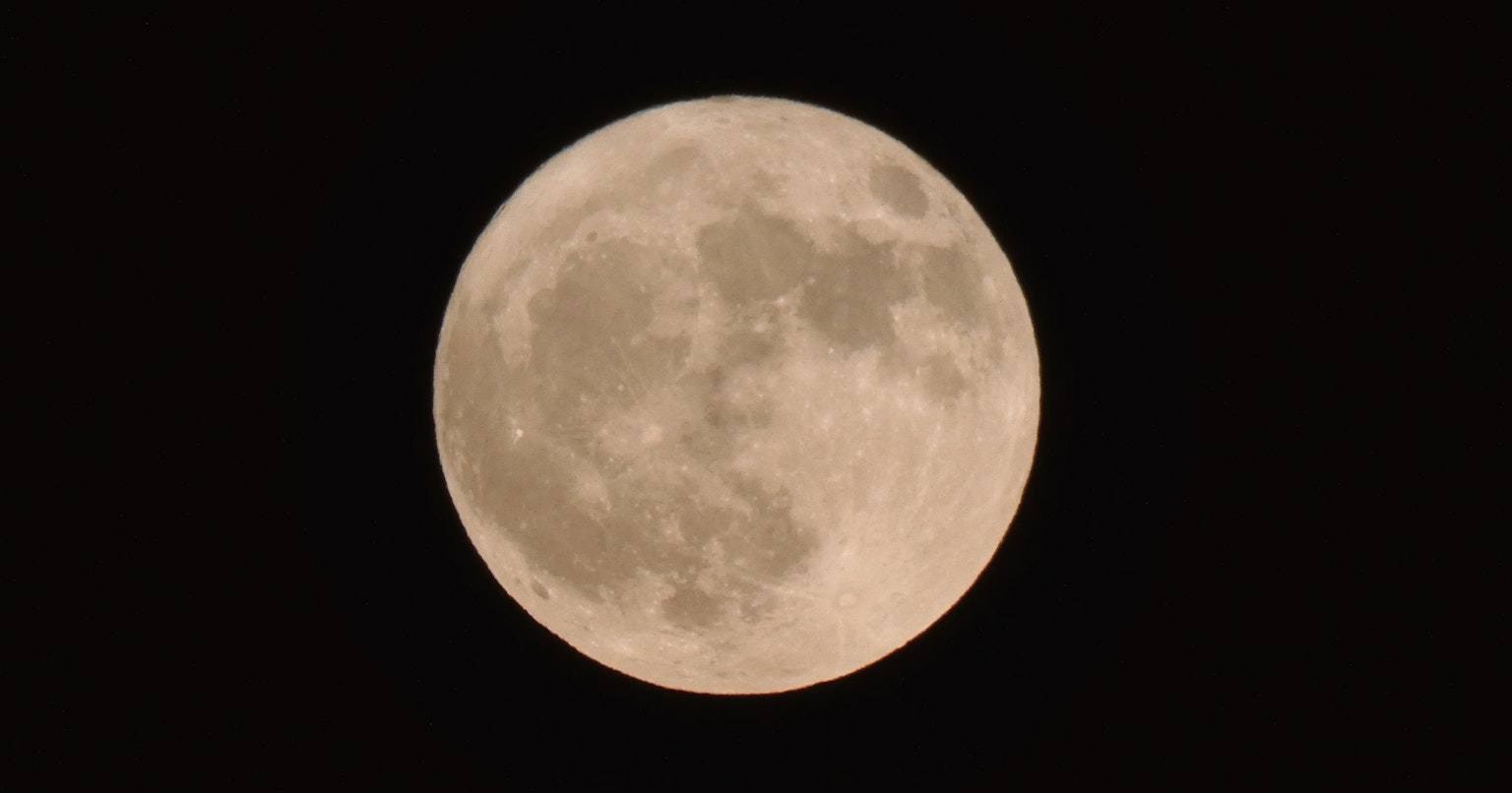 2023-07-moon-shot-by-smartphone-cover-image