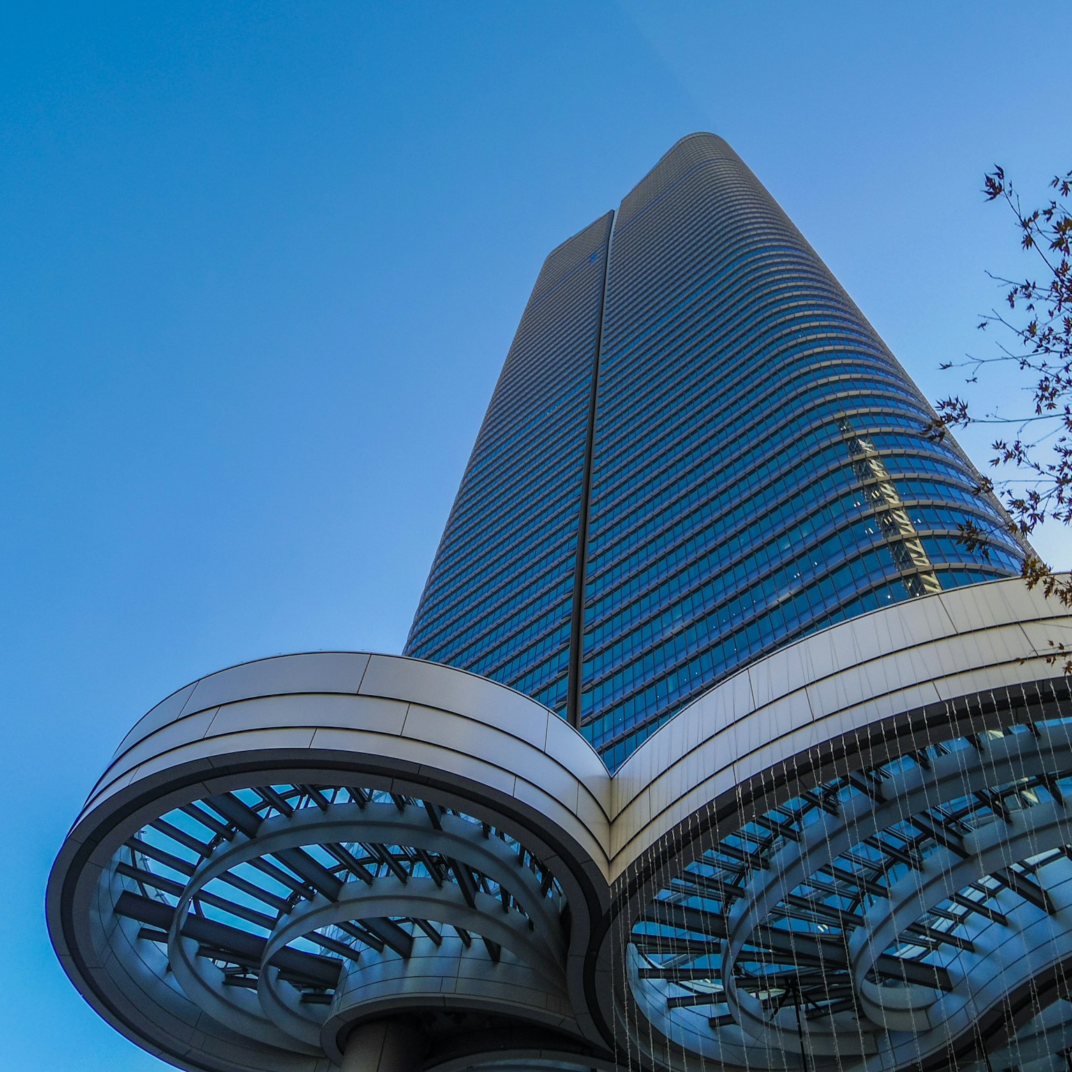 2024-09-modern-buildings-in-tokyo-cover-image