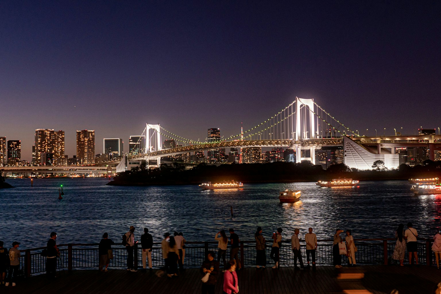 2025-08-night-cruising-image-12