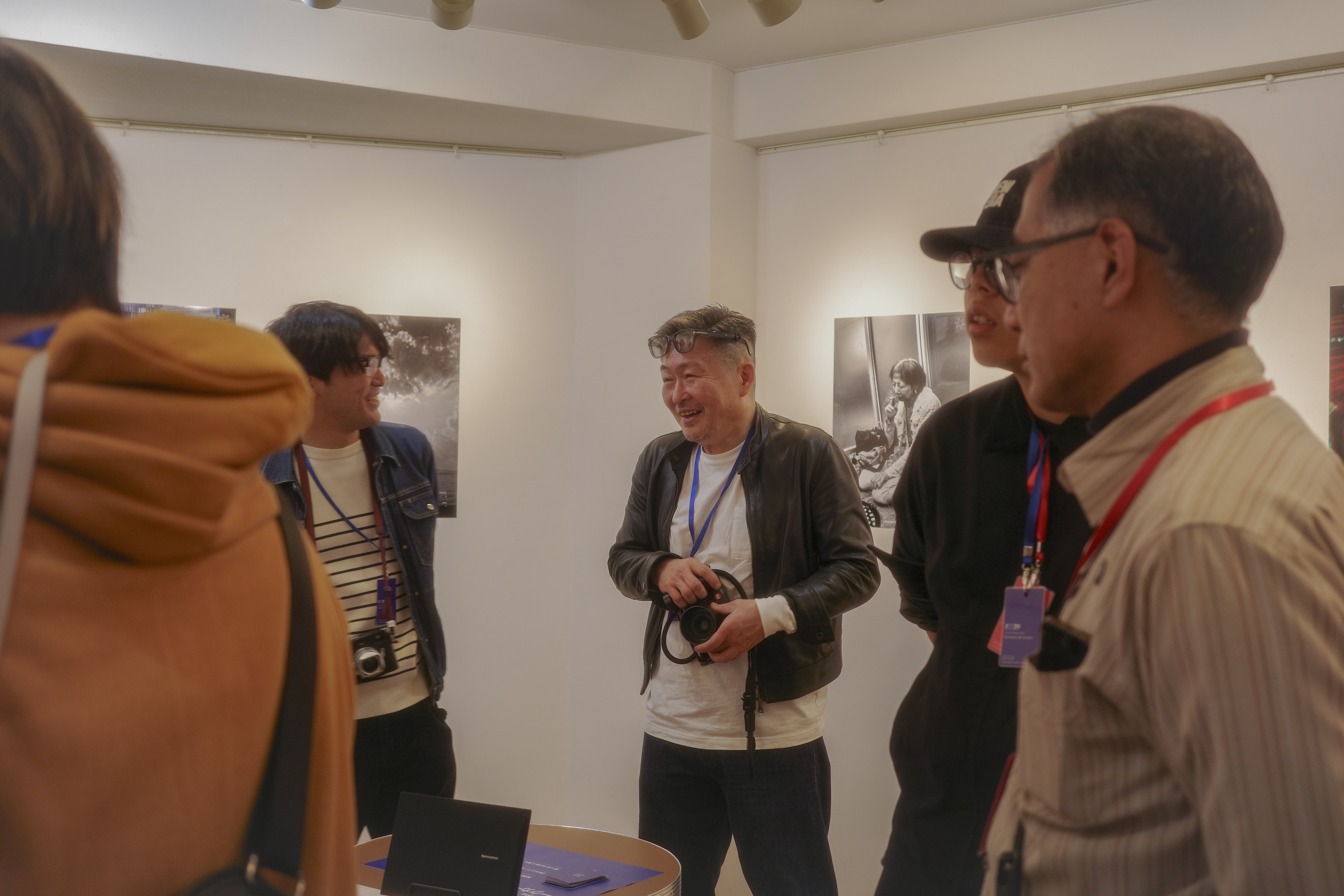 photo poster project | 从“观看”到“感受”，摄影连接人与心 by tovaio | ISSUE #139