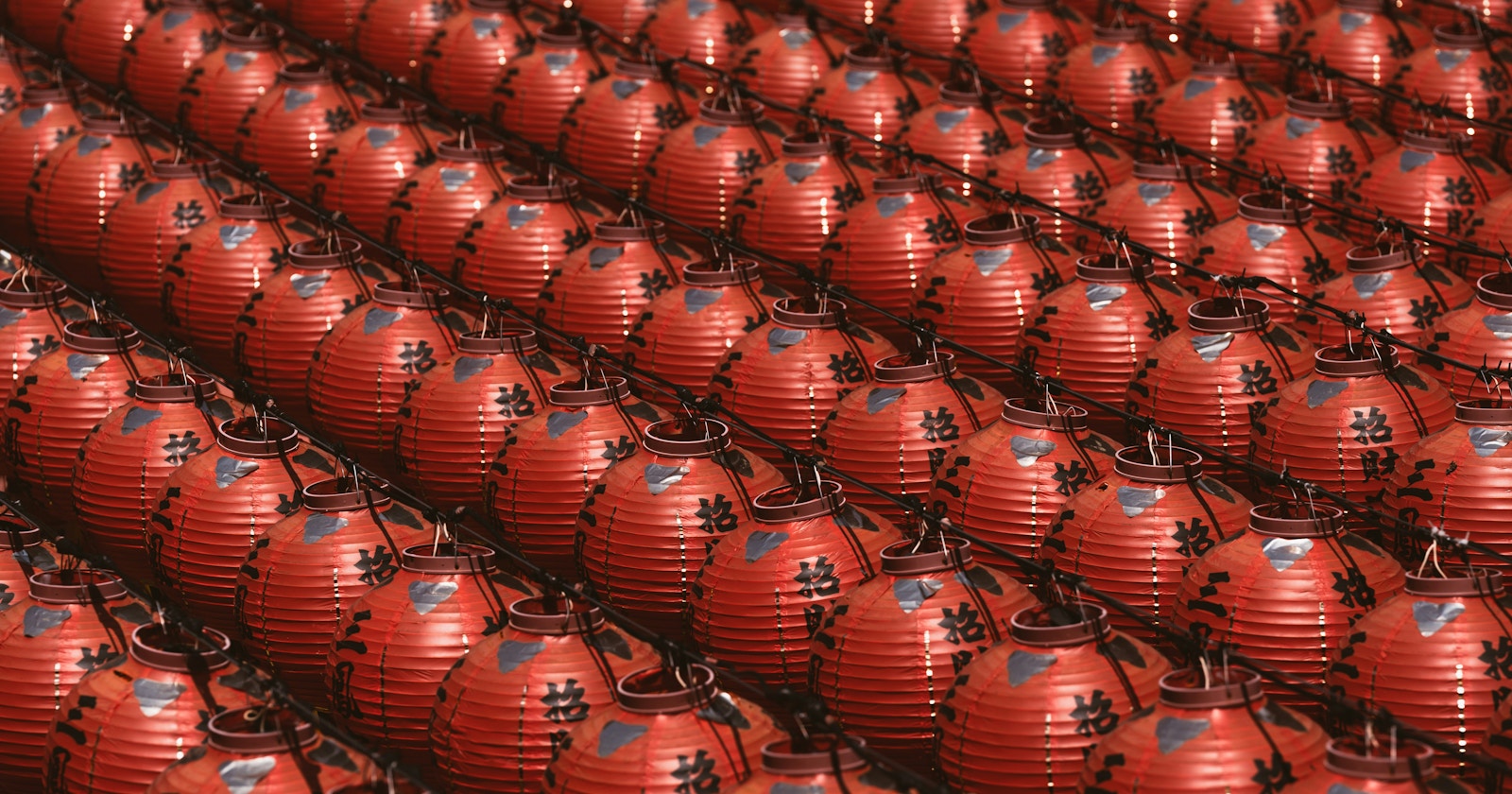 #red | Red as Protagonist, Red as Accentuator | Focus #614