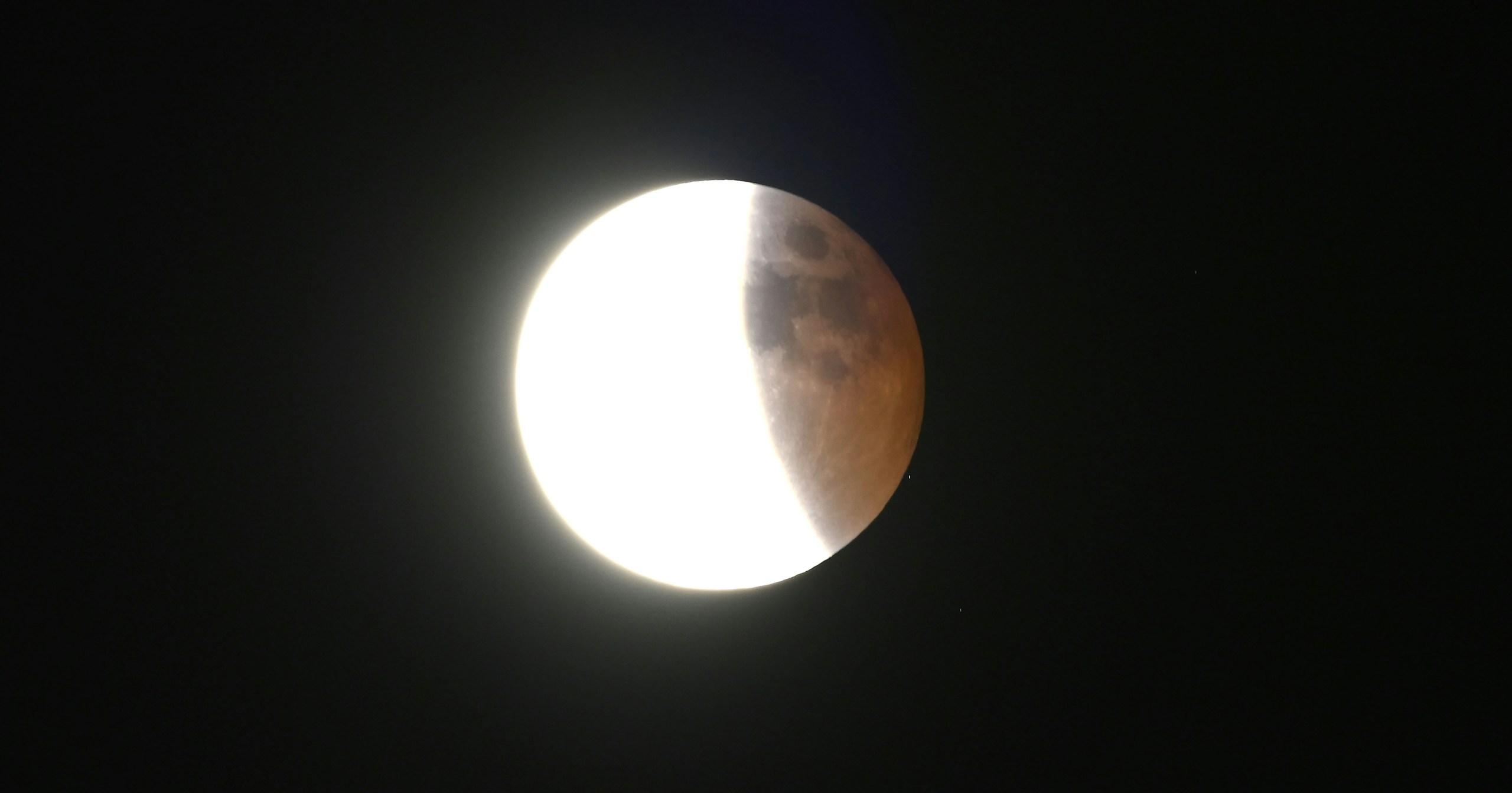 9 de abril: Guía para fotografiar el eclipse solar | Release #74