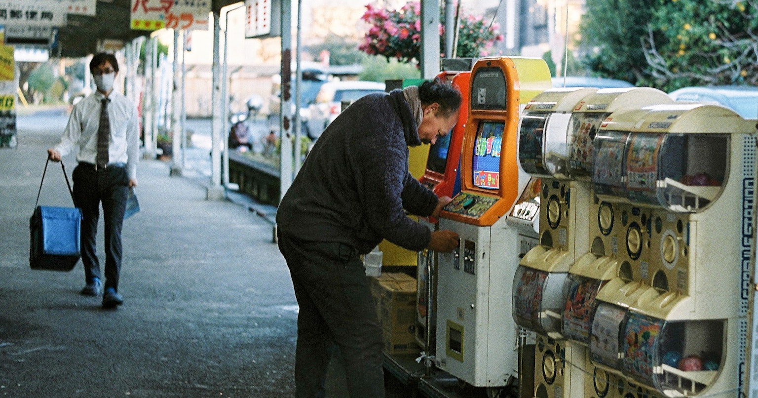 2024-01-reevaluate-benefits-of-analog-cover-image