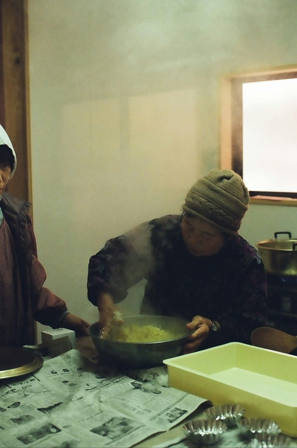 Image by Oliver Bin Foto film yang diambil di desa terpencil saat masa hikikomori