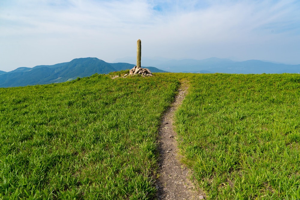 <p>迷いようがない道を辿って飯盛ヶ城に到達。</p>