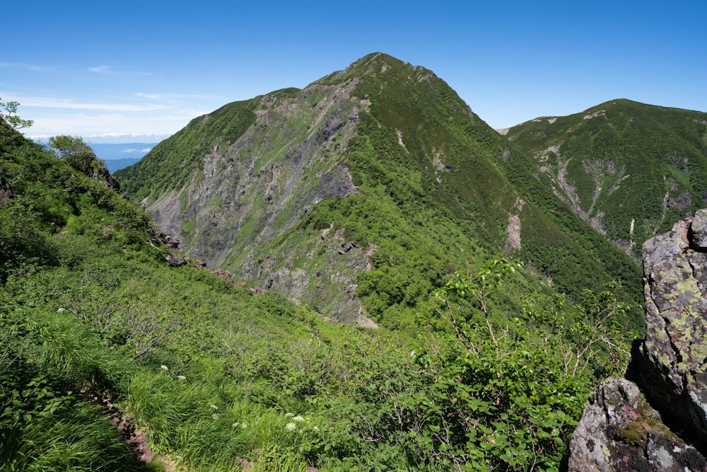 <p>聖岳から先、兎岳方面まで足を伸ばすのは初めて。<br>この区間は急峻な尾根のアップダウンで、緊張感があった。</p>