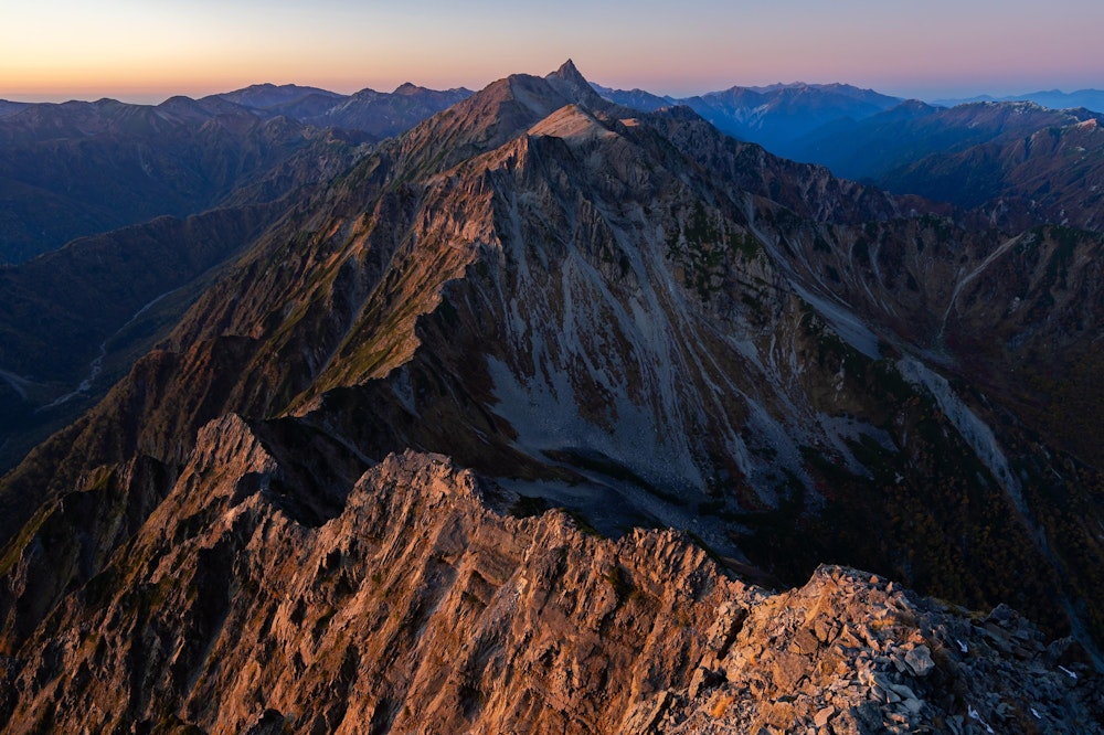 <p>日没になっても雲が湧いてくることもなく、一日を通して素晴らしい天気だった。</p>