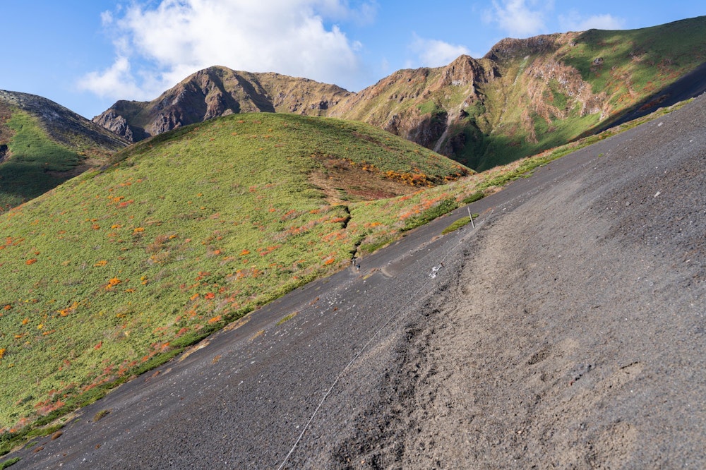 <p>ムーミン谷が終わると、大焼砂という、富士山のような砂地の斜面に変わる。</p>