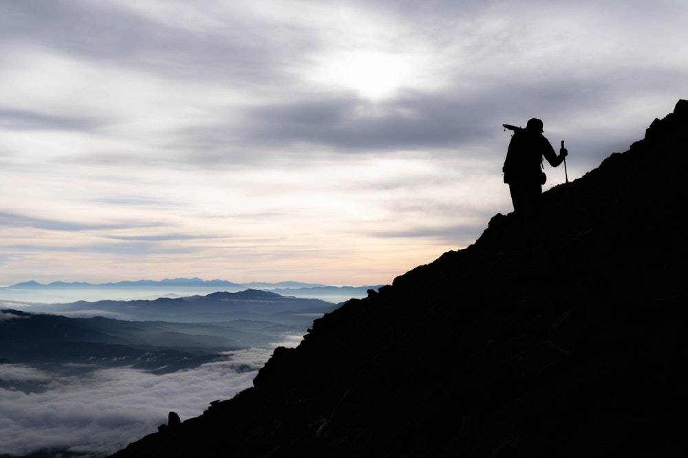 <p>日が昇ると、徐々に雲が増えてきた。やはり天気は下り坂だ。</p>