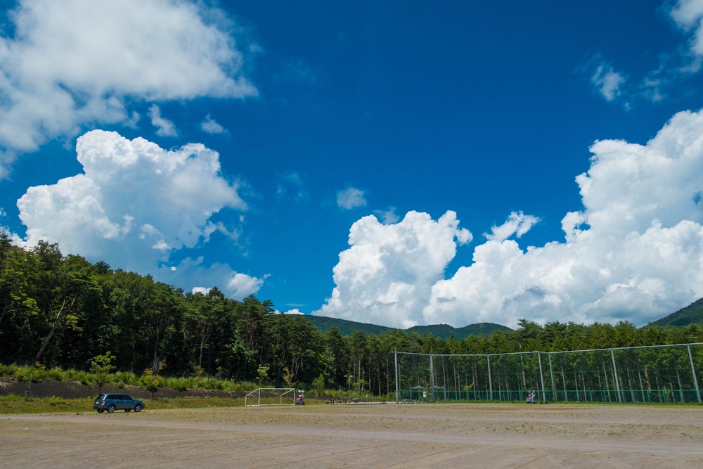 <p>富士山では一時ガスに包まれたが、下界まで戻ってくるとすっかり夏の空が広がっていた。</p>