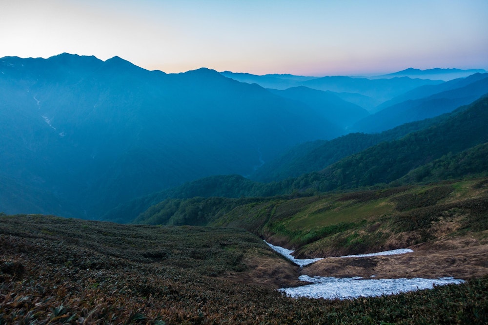 <p>朝の澄んだ空気が気持ち良い。</p>