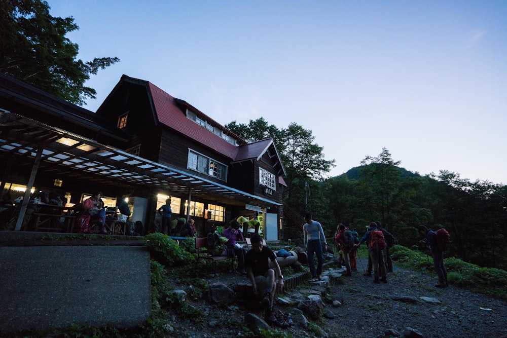<p>夜行バスで猿倉へ。長い山旅は白馬岳から始まる。</p>