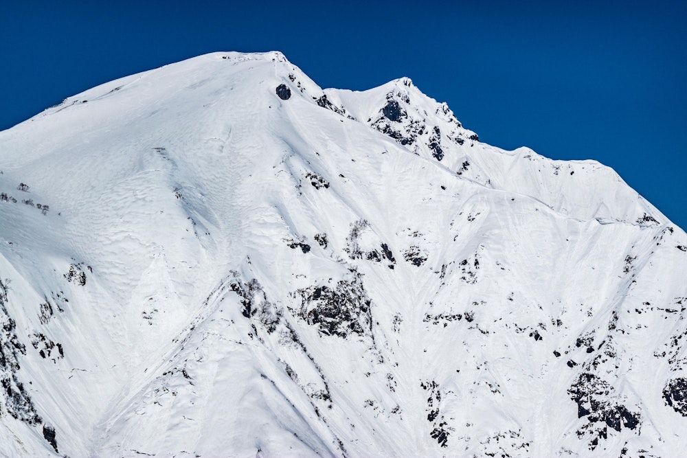 <p>谷川岳の頂上部を拡大。</p>
