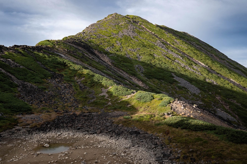 <p>摩利支天山。五の池小屋のテラスからの風景。</p>
