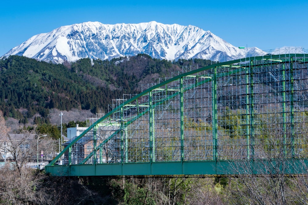 <p>登山前日、道中で見た大山。<br>この山ほど、見る角度によって表情が変わる山はないだろう。</p>
