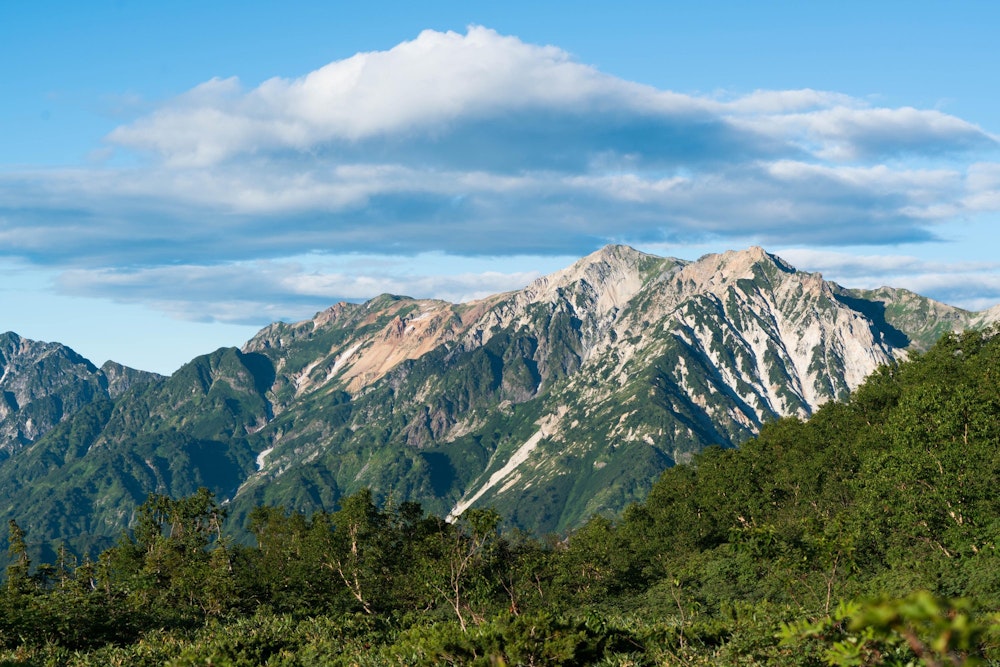 <p>栂池から入山。正面に見えるのは白馬鑓ヶ岳だろう。</p>