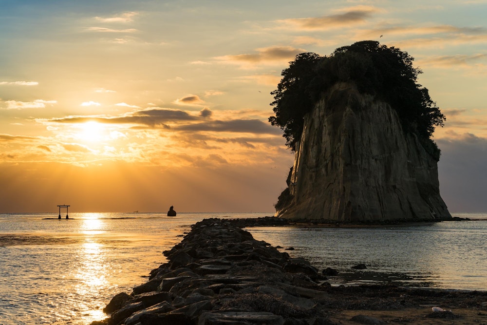<p>場所は変わって能登半島、見附島。</p>