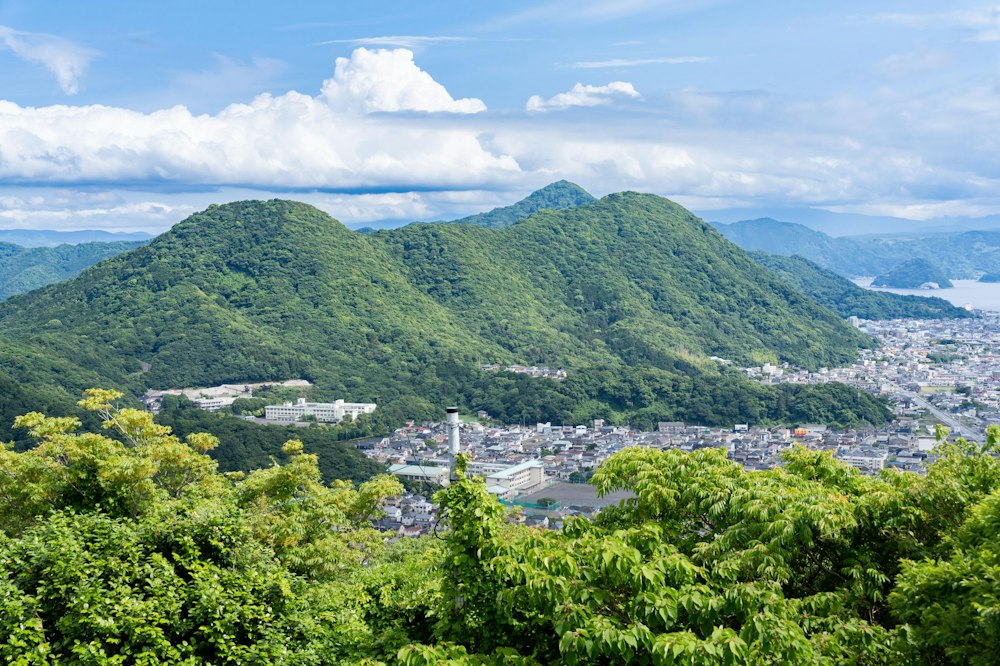 <p>香貫山の頂上付近の展望台から見た、続く沼津アルプスの山々。<br>一昨年の冬、ここを縦走した記憶が新しい。これからの季節はとても暑そうだ。</p>
