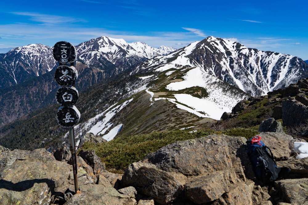 <p>ラストは茶臼岳。ゆるやかで歩きやすい登山道だった。南アルプス南部の入門の山と言っていいだろう。<br>登山口までのアクセスを除けば...</p>