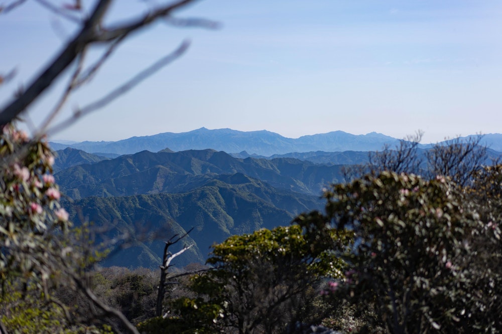 <p>祖母山、傾山。九州を代表する山々が見渡せた。</p>