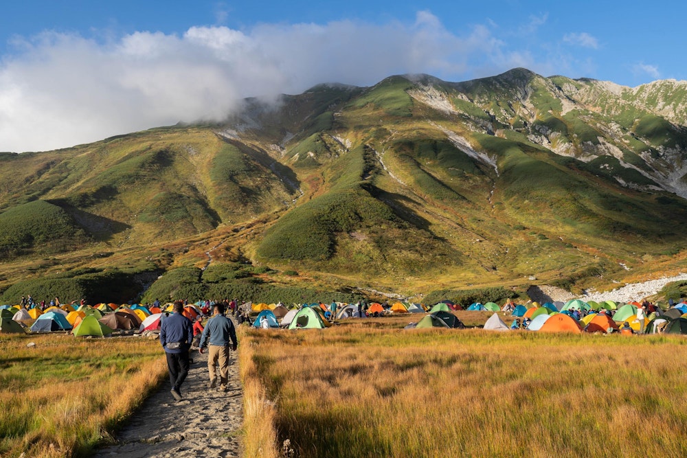 <p>今回は雷鳥沢でテントを張って寝ることだけを目的に切り替えたが、十分すぎる満足感。素晴らしいロケーション。</p>