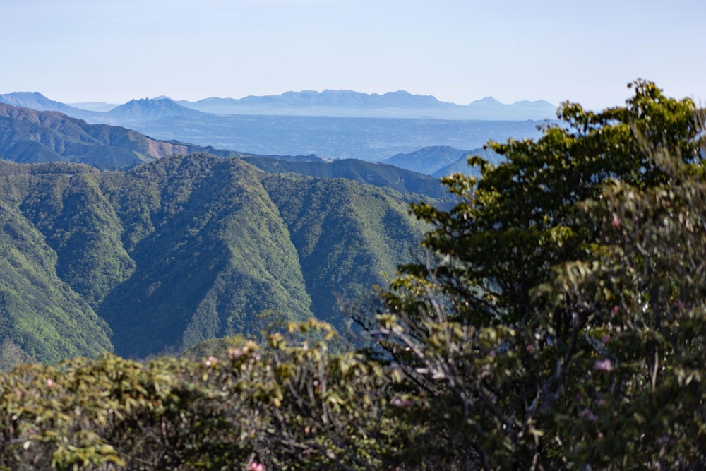 <p>くじゅう連山や、その奥には由布岳まで見える。</p>