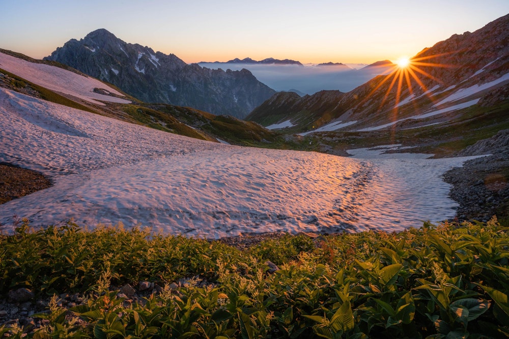 <p>ちょうど別山乗越に出たところで、ご来光を拝むことができた。</p>