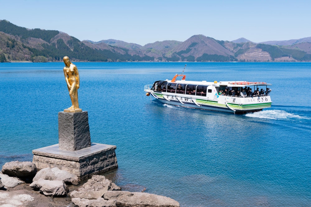 <p>場所は変わって田沢湖。<br>そしてなぜか有名なたつこ像。</p>