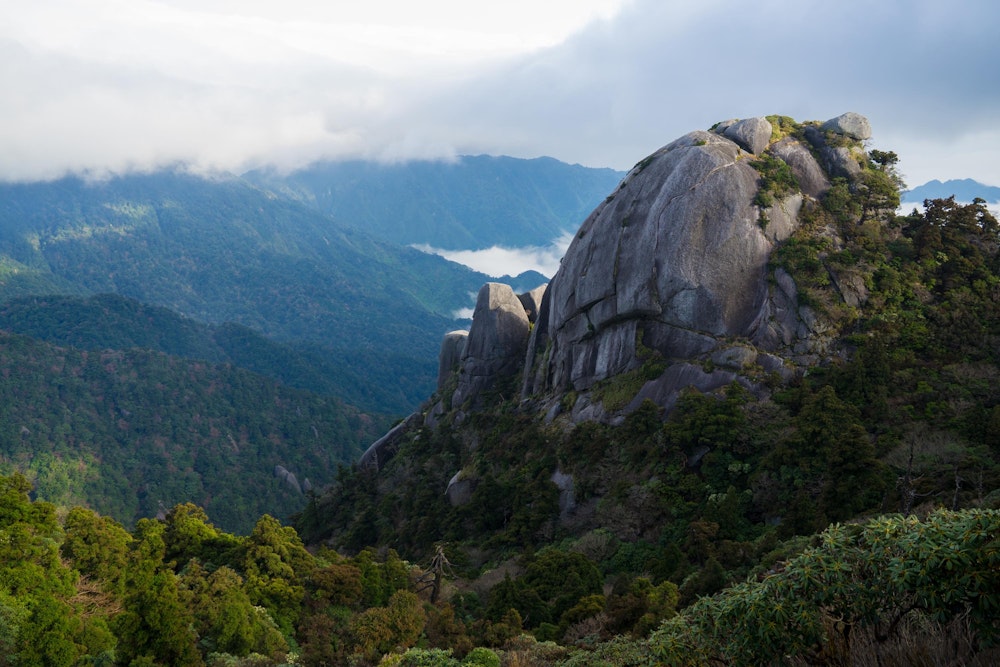<p>初日の夕方から二日目の朝にかけて雨が降っていたが、次第に回復してきた。</p>