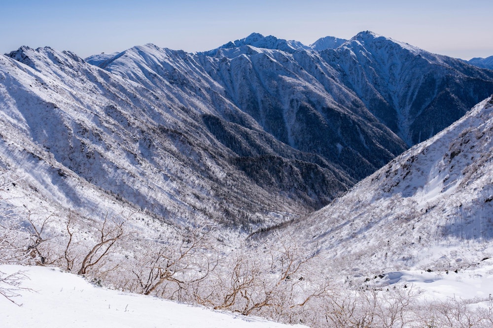 <p>中央アルプス南部の方向。空木岳などが見える。</p>