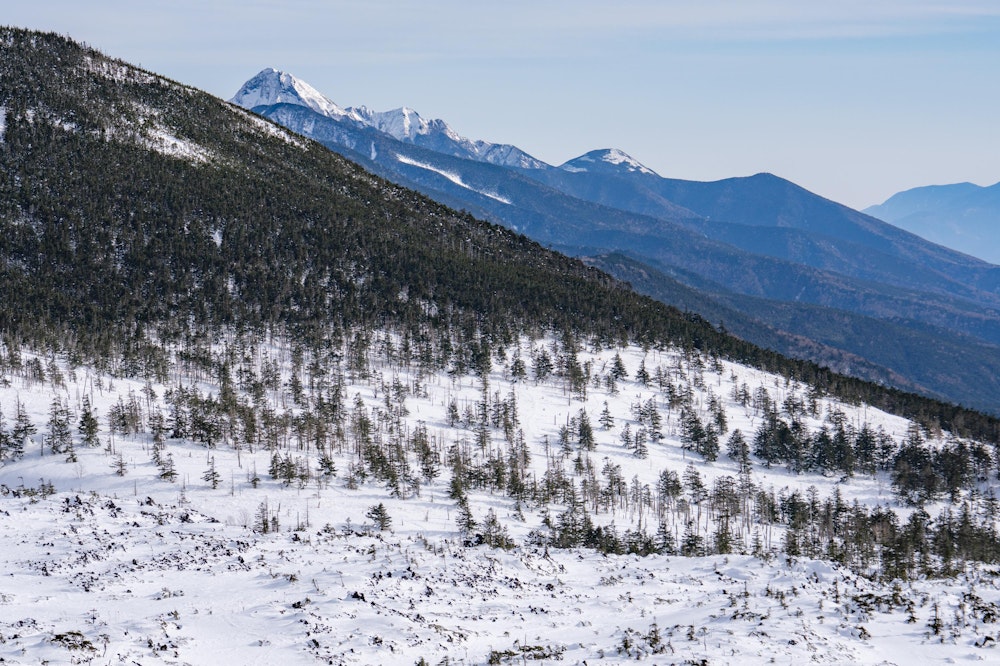 <p>南八ヶ岳が見えた。北八ヶ岳とは対照的な険しい山容。</p>