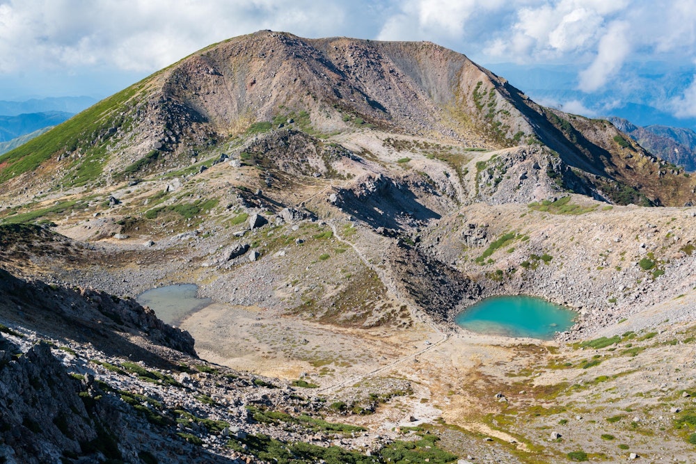 <p>御前峰から望む、大汝峰方面。</p>