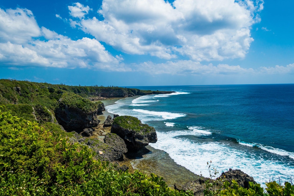 <p>那覇空港を降りたら、まずは最南端の喜屋武岬へと向かう。<br>ここから最北端へ、5 日間をかけてゆっくりと歩いていく。</p>