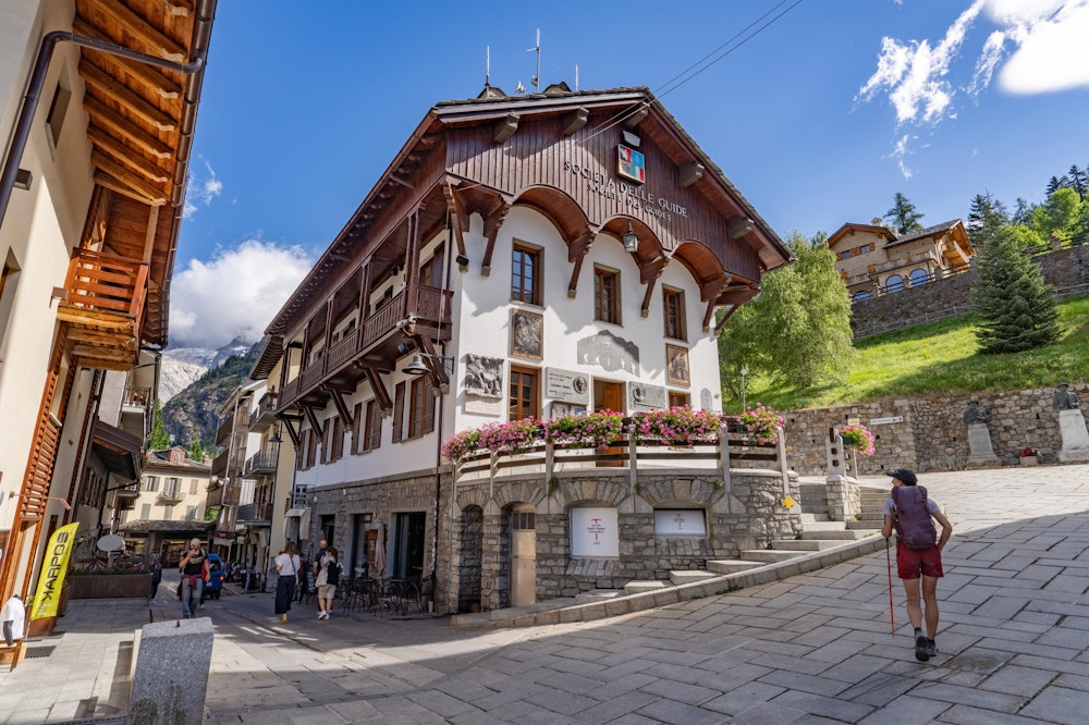 <p>クールマイユールはシャモニーの反対側にあるイタリアの町。<br>シャモニーより小さな町だが、観光地として開発されており、こちらも景観が非常に美しい。</p>