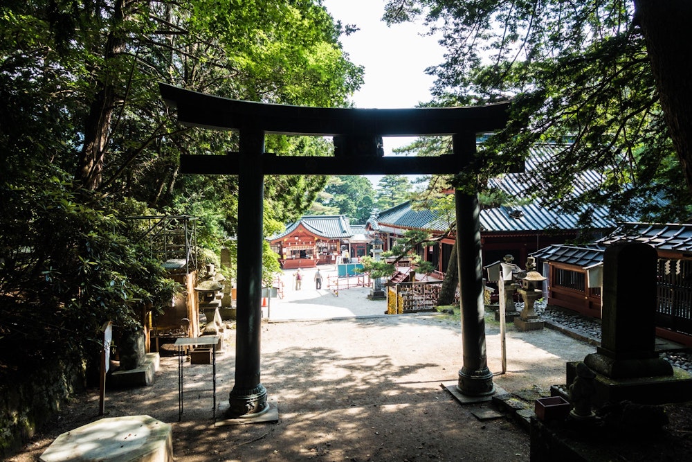 <p>そして登山口に戻ってきた。<br>まだ山に慣れていない体には、かなり堪える厳しい登山だったが、すこぶるいい天気に恵まれ、充実の山行だった。</p>