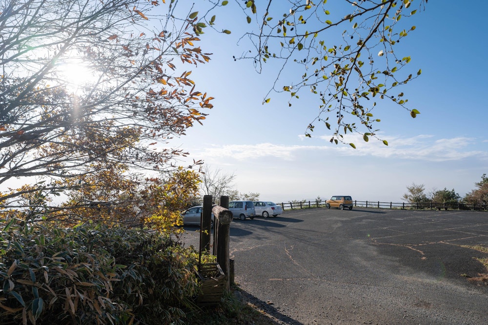 <p>朝から登って、午前 8 時すぎには下山。<br>こんなにお手軽に登れるなら、地元に住んでいたらしょっちゅう来てしまいそうだ。</p>