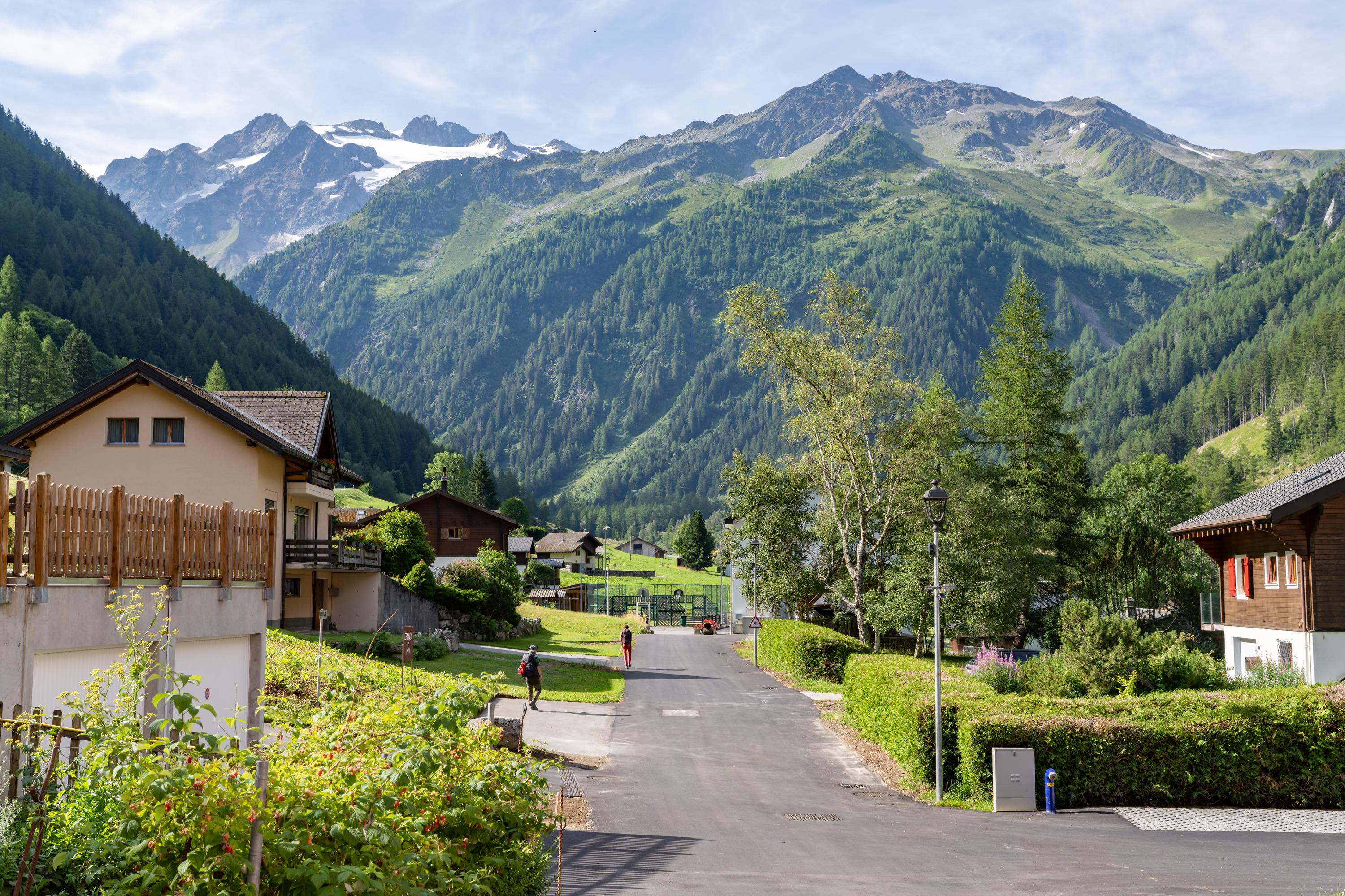 山崎数男「モンブランへアルプスの街」約6号水彩,郷愁のアルプス臨場感 山崎数男「モンブランへアルプスの街」約6号水彩,郷愁のアルプス臨場感