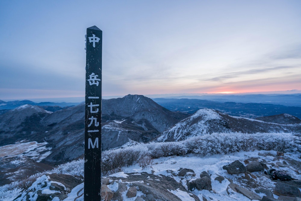 <p>くじゅう連山最高峰、中岳。<br>同時に九州本土最高峰でもある。</p>