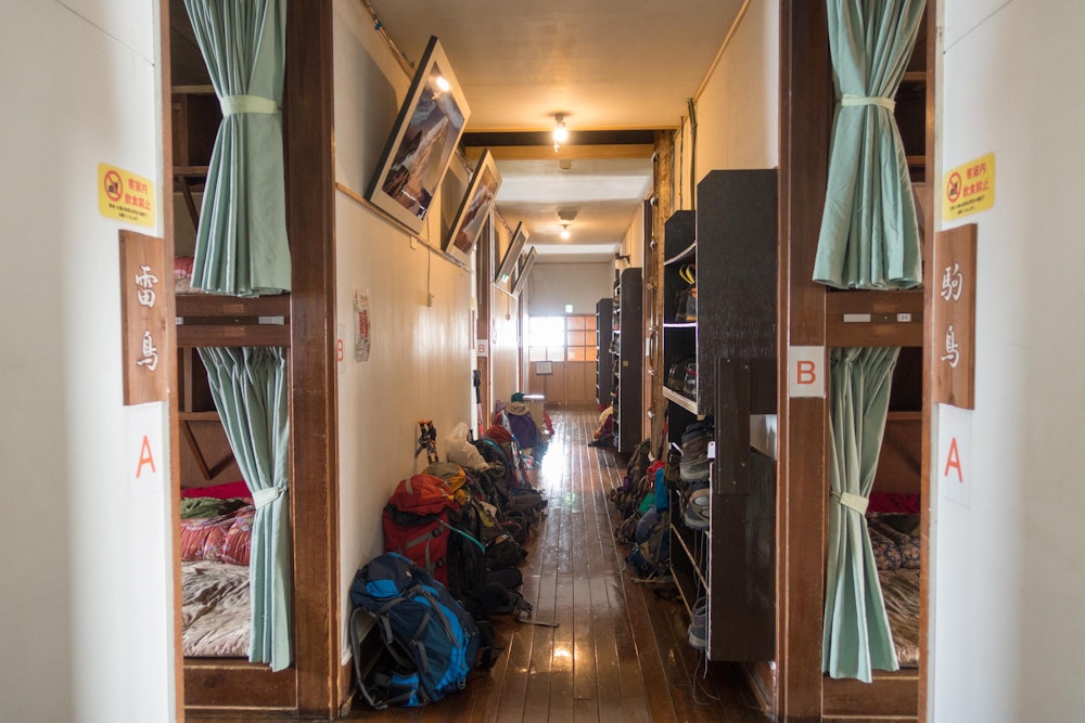 <p>槍ヶ岳山荘に宿泊する。<br>綺麗な小屋で、食事も本格的でおいしく、素敵な時間を過ごせた。<br>山小屋泊は本当によく体が回復する。</p>