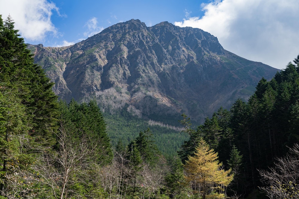 <p>無論、赤岳の姿も美しい。</p>