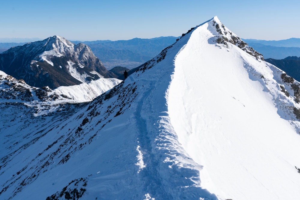 <p>頂上直下のナイフリッジ。</p>