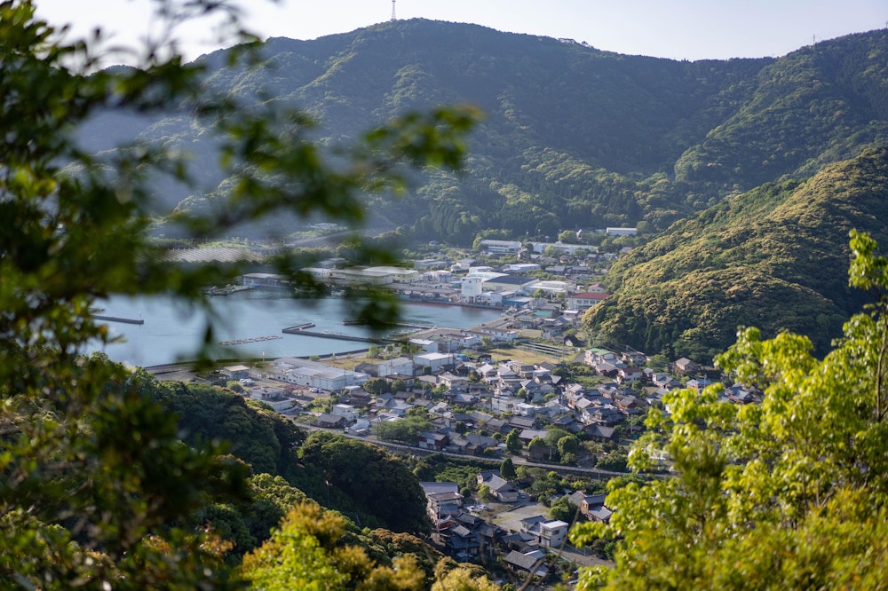<p>展望台からの景色。色利の小さな町並み。</p>