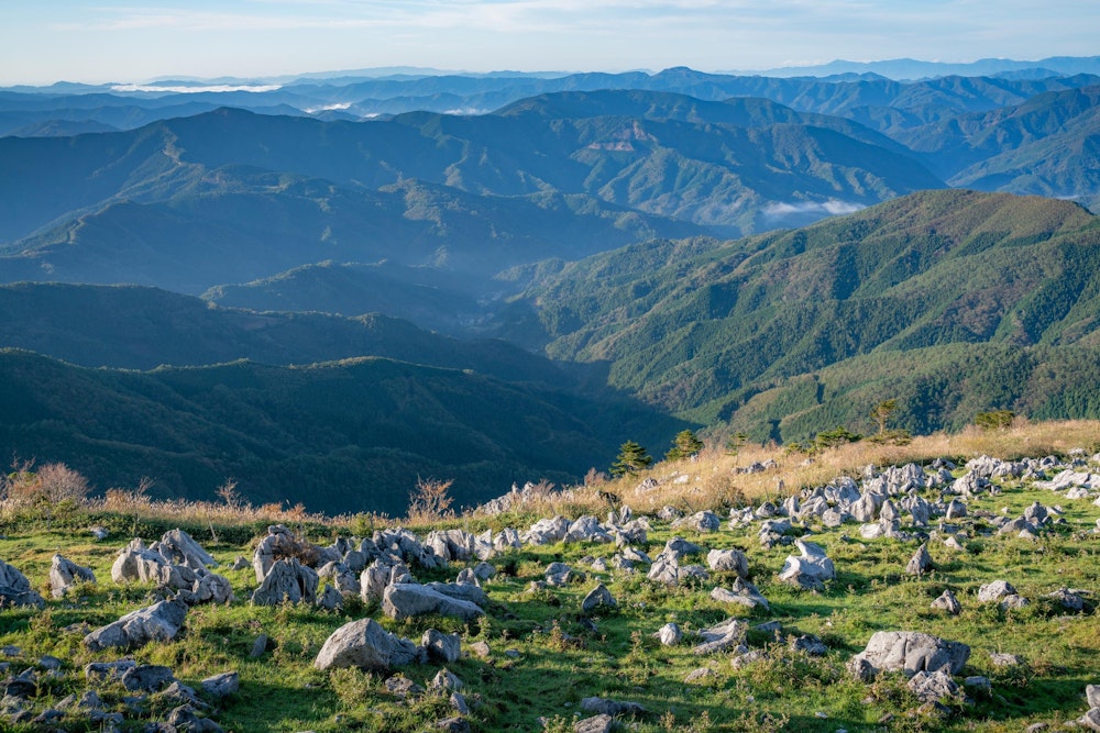 <p>山深い四国山地を一望できる。</p>