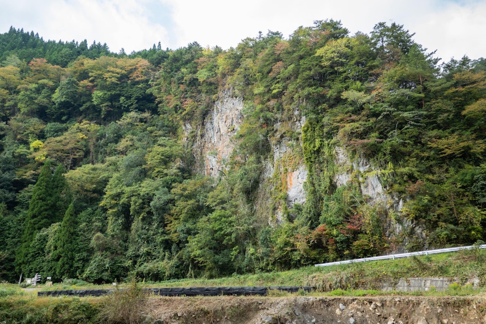 <p>登山口に出てから舗装路をしばらく歩き、緑仙峡に戻ってきた。<br>やはり九州脊梁は素晴らしい場所だった。また来よう。</p>