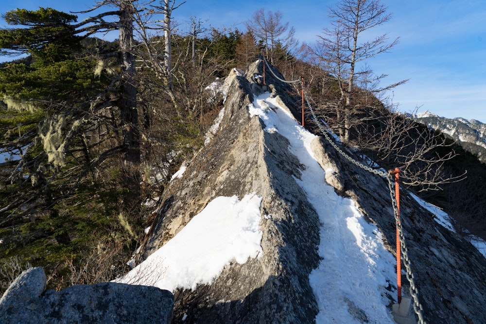 <p>黒戸尾根名物、刃渡り。<br>ここは危険という感じはまったくなく、安心して通過できた。</p>