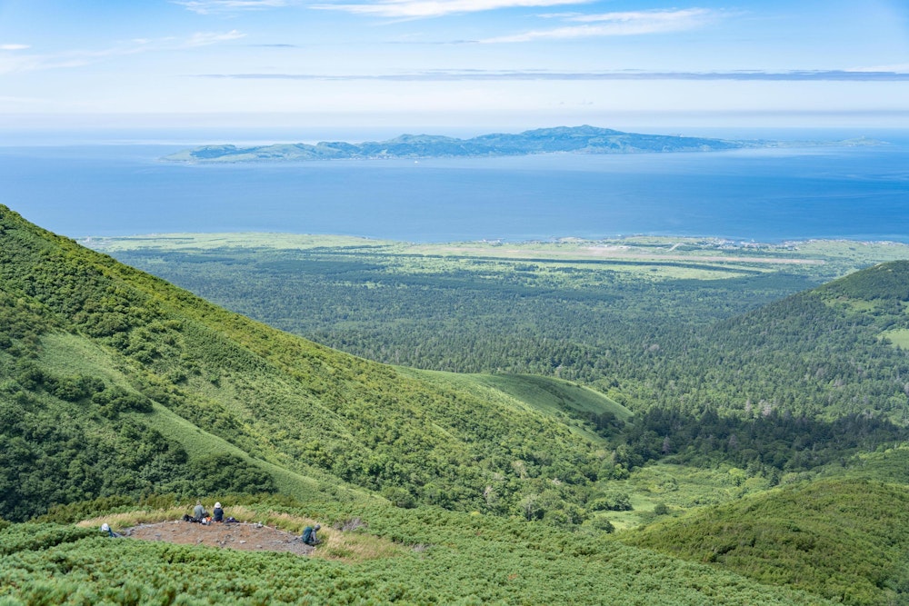 <p>利尻島の兄弟島である礼文島もすぐ近くに見えた。</p>