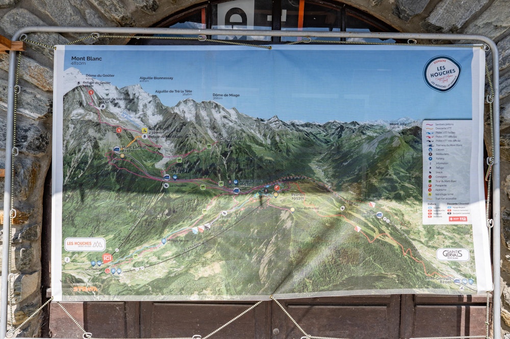 <p>レ・ズーシュからロープウェイを使ってベルビュー（Bellevue）へ。<br>ここがトレッキングのスタート地点となる。TMB のスタートゲートからはだいぶ進んだところで、いきなり楽させてもらった。</p>